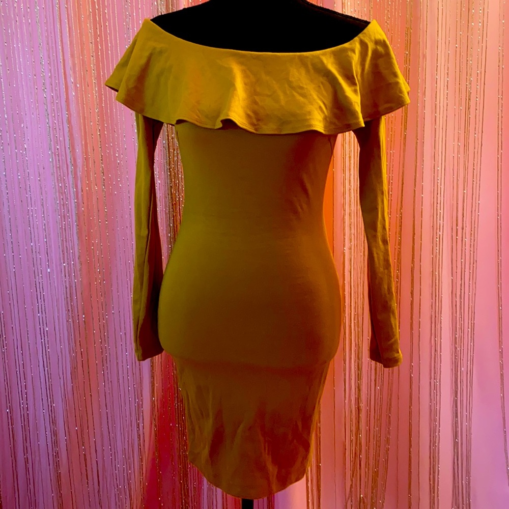 MUST GO!!! NWT FashionNova Gold off shoulder Bodycon - XS